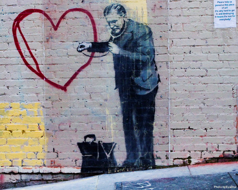 Banksy heart - Eva Blue - CC BY 2.0